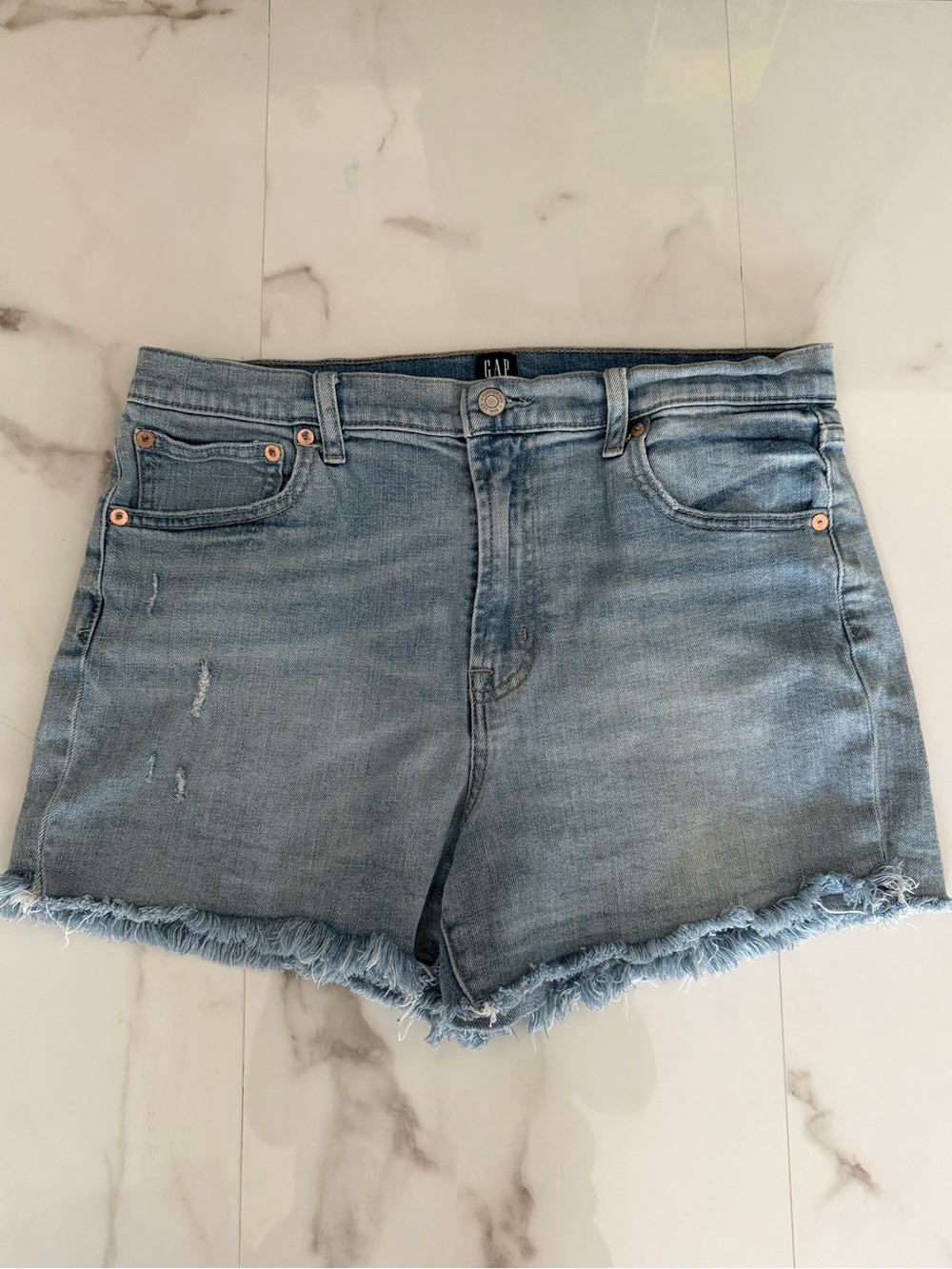 GAP 4” high rise distressed Women's Shorts - 12/31”